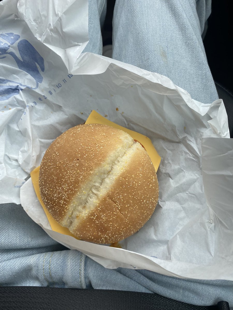 boug2foot's tweet photo. Zen votre burger est ouf https://t.co/EKxiYkHQsW