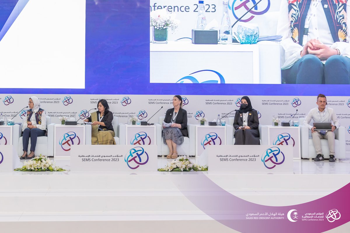 💬| جانب من استقبال أسئلة الجلسة السادسة من #المؤتمر_السعودي_للخدمات_الإسعافية