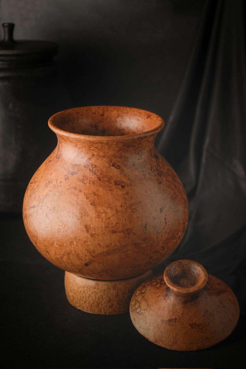 #Chengphu(Cheng=Rice, Chaphu=Pot)

In every #Meitei household, it is mandatory to have a #Chengphu (the traditional rice pot), and every year, on the day of Ema Imoinu,  
(#Meitei goddess associated with wealth and prosperity), it is filled with rice and prayed for prosperity 1/n