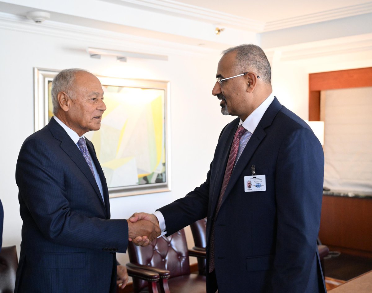 سعدت بلقاء معالي أمين عام جامعة الدول العربية أحمد أبو الغيط، استعرضنا معا مستجدات الأوضاع السياسية والإنسانية في بلادنا في ظل الجهود المبذولة من قبل الإقليم والمجتمع الدولي لإنهاء الحرب واحلال السلام في البلد.
جددنا التأكيد على أهمية دور جامعة الدول العربية في دعم ومساندة جهود