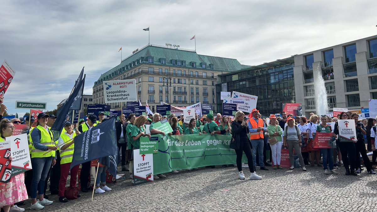 TinoSorge's tweet photo. Gleich beginnt der Fraktionskongress der @cducsubt zur #Krankenhausreform. Das Interesse ist enorm, schon heute Mittag habe ich mit zahlreichen Beschäftigten aus Kliniken bundesweit und mit der @DKGev gesprochen. #alarmstuferot https://t.co/WlzZYlwQcz