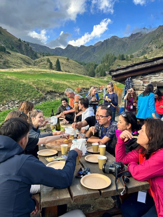 polo_unimont's tweet photo. Successo Internazionale alla quinta edizione di Climbing for Climate a Case di Viso!
La giornata ha visto la partecipazione di oltre 100 persone provenienti da ben 13 paesi diversi, un vero e proprio melting pot di culture e competenze.
#ClimbingForClimate #UNIMONT
@LaStatale https://t.co/7LGzaefhYW