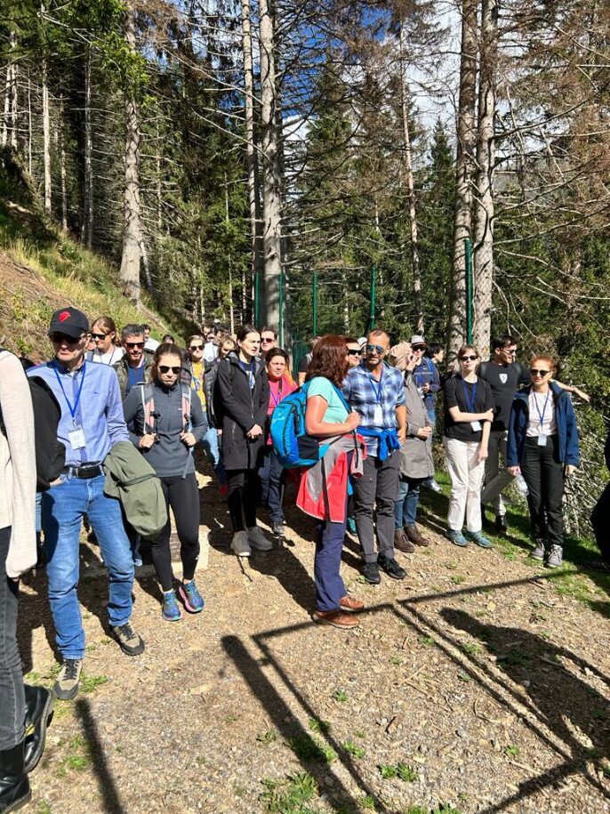 polo_unimont's tweet photo. Successo Internazionale alla quinta edizione di Climbing for Climate a Case di Viso!
La giornata ha visto la partecipazione di oltre 100 persone provenienti da ben 13 paesi diversi, un vero e proprio melting pot di culture e competenze.
#ClimbingForClimate #UNIMONT
@LaStatale https://t.co/7LGzaefhYW