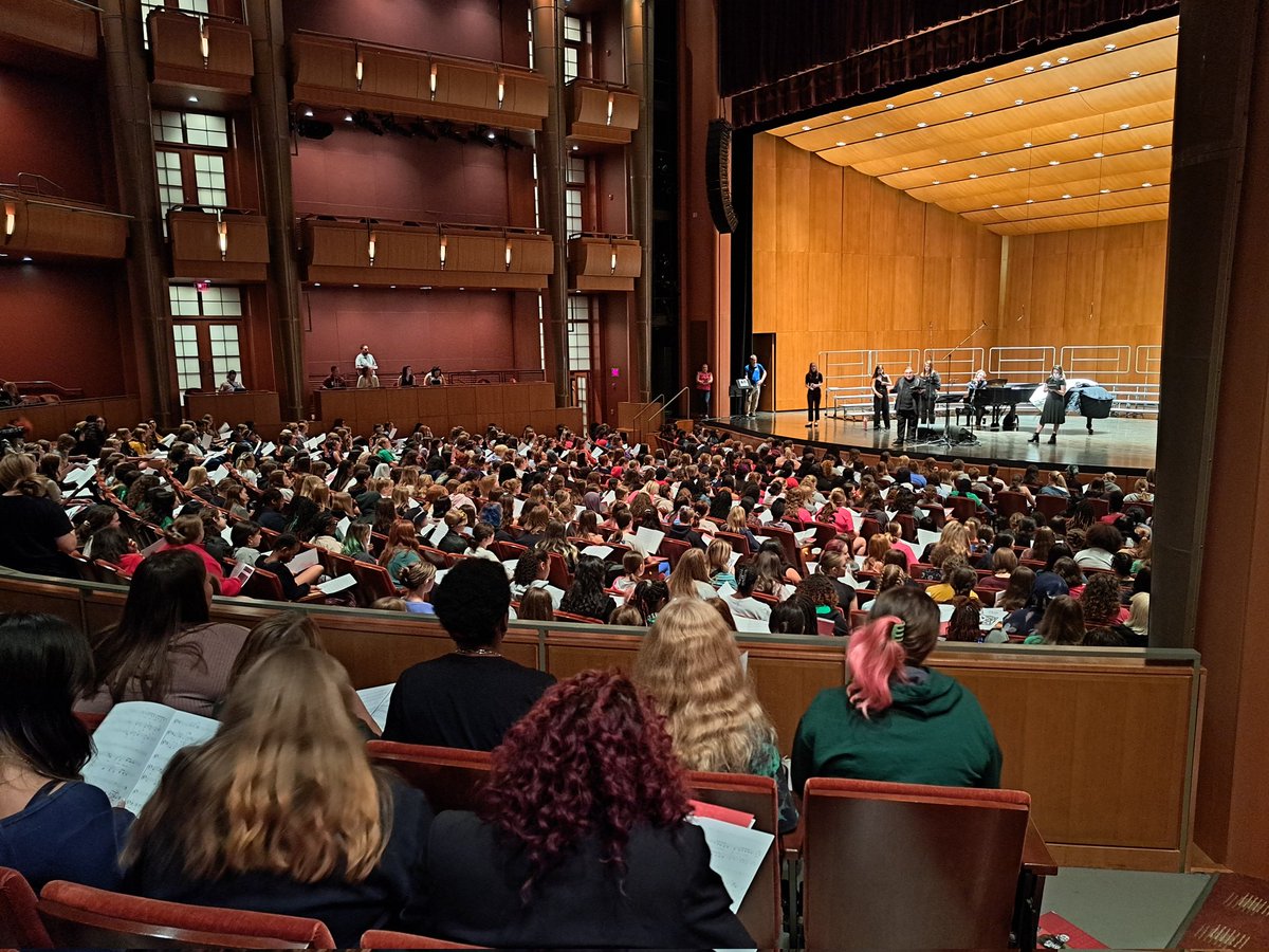 DHS Performing Arts tweet media