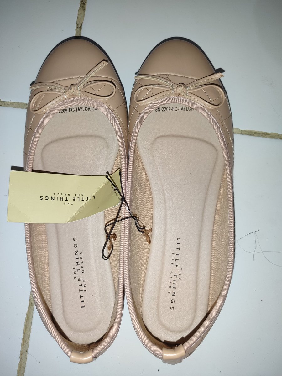 itsna6's tweet photo. Halo guys, barangkali ada yang minat bisa PC yaa harga 70k. Kondisi masih baru yaa ukuran 38 warna nude.. Dijual karena temenku salah beli ukuran jadi sayang daripada gak kepake. 

Bisa cod area sleman jogja atau co via shopee di link berikut https://t.co/Mvw8q9K6Bd https://t.co/ly6qxkvALW