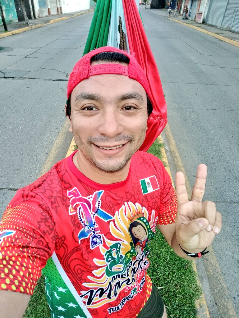 JosuManuelAven1's tweet photo. Tú eres la motivación!
#amolasrutas #soyrunner #siesegordopudo #InspirandoMetas #LigadelaJusticiaRunner @ManicomioRunner @ComuniRunners @FenixRun_Mexico @fenix18000 @yoelegicorrer1 https://t.co/K2fQD02gq0