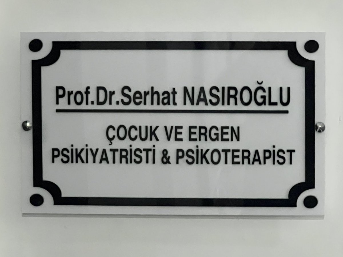 serhatnasiroglu's tweet photo. Sizlerle güzel bir haber paylaşmak istiyorum 👋 Bugün itibari ile YENi UNVANIM; Profesör.Dr ☺️ Bu süreçteki zorlu ve emek dolu yolculuğumda bana destek olan benimle zorluklara katlanan çok sevdiğim AİLEME sonsuz teşekkür etmek istiyorum 💐 https://t.co/SJ7dNCuVVY