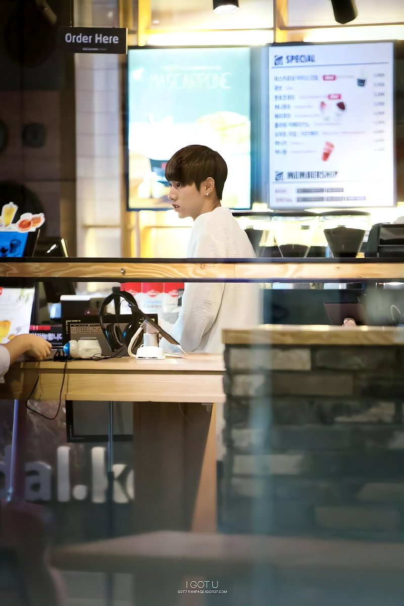 MYtuanzip's tweet photo. 140920 
Secret Fan Meeting
#MarkTuan #MARK thread ↓
(1/8) https://t.co/32s4bK0fNH