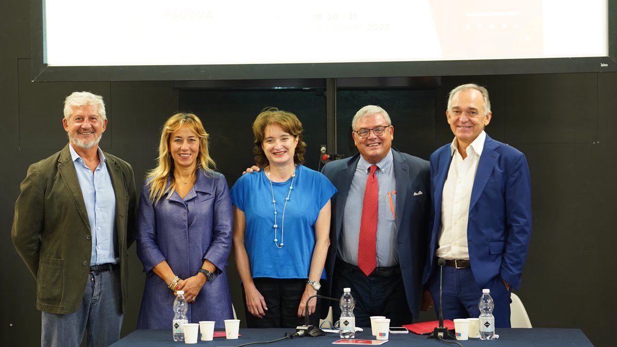 Mega Salute (@mega_salute) on Twitter photo In foto i relatori e moderatori della sessione dedicata alla salute mentale e al disagio dei giovani:
-Enrico Rossi;
-Annamaria Parente <a href="/Am_Parente/">Annamaria Parente</a>;
-Giuseppe Ducci;
-Emanuele Scafato <a href="/istsupsan/">Istituto Superiore di Sanità</a>;
-Daniela Chieffo.
#megasalute #salutementale #giovani #disagio In foto i relatori e moderatori della sessione dedicata alla salute mentale e al disagio dei giovani:
-Enrico Rossi;
-Annamaria Parente <a href="/Am_Parente/">Annamaria Parente</a>;
-Giuseppe Ducci;
-Emanuele Scafato <a href="/istsupsan/">Istituto Superiore di Sanità</a>;
-Daniela Chieffo.
#megasalute #salutementale #giovani #disagio