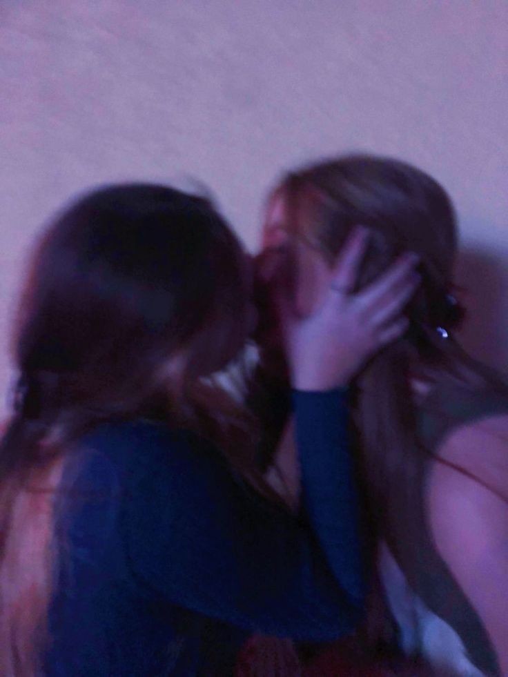 rindws_'s tweet photo. [Ranzu fem] ; short fic 🔞

Onde, no aniversário de Sanzu, as irmãs Haitanis vão à festa dela para se divertir, passando a noite lá.

Ou, onde Sanzu achou que teria um pouco de privacidade na madrugada, mas não foi o caso. https://t.co/PuFRmBu6h3