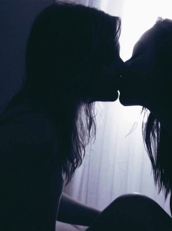rindws_'s tweet photo. [Ranzu fem] ; short fic 🔞

Onde, no aniversário de Sanzu, as irmãs Haitanis vão à festa dela para se divertir, passando a noite lá.

Ou, onde Sanzu achou que teria um pouco de privacidade na madrugada, mas não foi o caso. https://t.co/PuFRmBu6h3