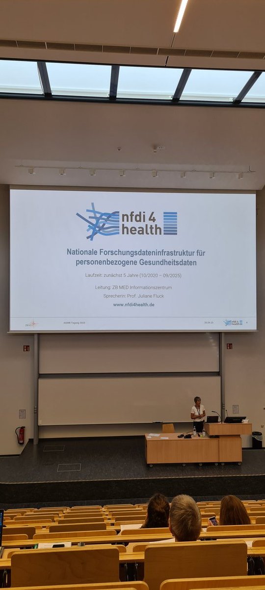 Birte Lindstädt von <a href="/ZB_MED/">ZB MED - Informationszentrum Lebenswissenschaften</a> stellt die Fortschritte des @NFDI4Health vor. Die gesammelten Daten können hier bereit abgerufen werden csh.nfdi4health.de
#agmb2023