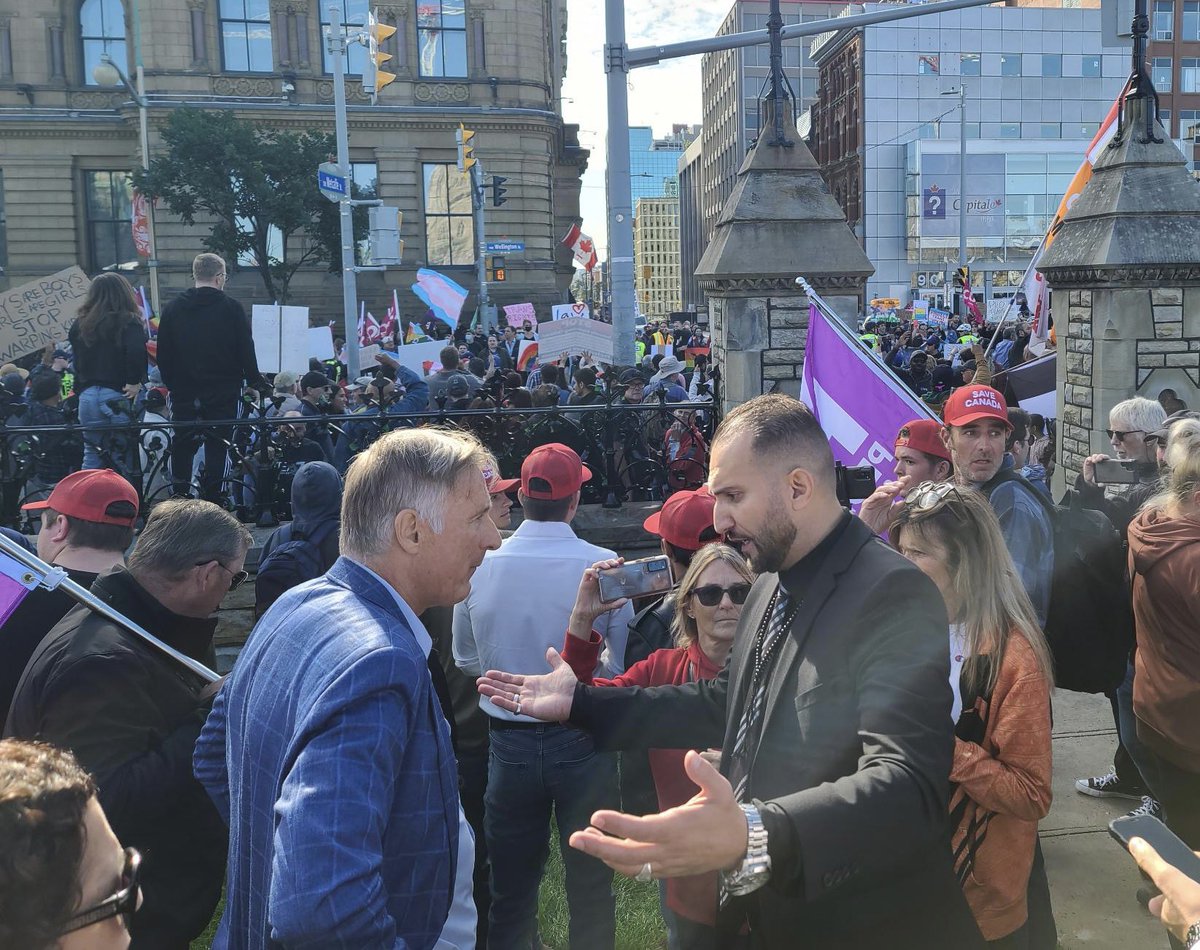 MaximeBernier's tweet photo. I’m talking with #1MillionMarch4Children organizer in Ottawa Kamel El-Cheikh. 

That march is a huge success and it’s sending a powerful message to the woke far left: Stop sexualizing our children! https://t.co/hccFcgR2qw