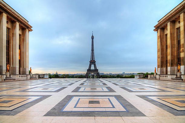 GossipRoomOff's tweet photo. 🚨 Un défilé L’Oréal Paris ouvert au public aura lieu sur le parvis de la Tour Eiffel, le dimanche 1er octobre. 

Parmi les ambassadrices présentes sur le "cat walk", on pourra retrouver Kendall Jenner, Eva Longoria, Marie Bochet, Cindy Bruna, Camila Cabello, Nikolaj Coster-Waldau, Viola Davis, Elle Fanning, Luma Grothe, Liya Kebede, Katherine Langford, Andie MacDowell, Helen Mirren, Aja Naomi King, Soo Joo Park, Aishwarya Rai, et Yseult. 👠🇫🇷 (via Fashion Network)