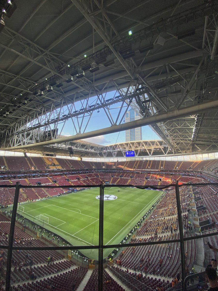 Right here🔵⚪️⚫️