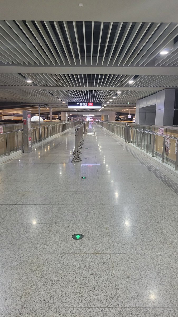 meimeil3's tweet photo. late night Xi'an metro https://t.co/xlA4pAEUUM
