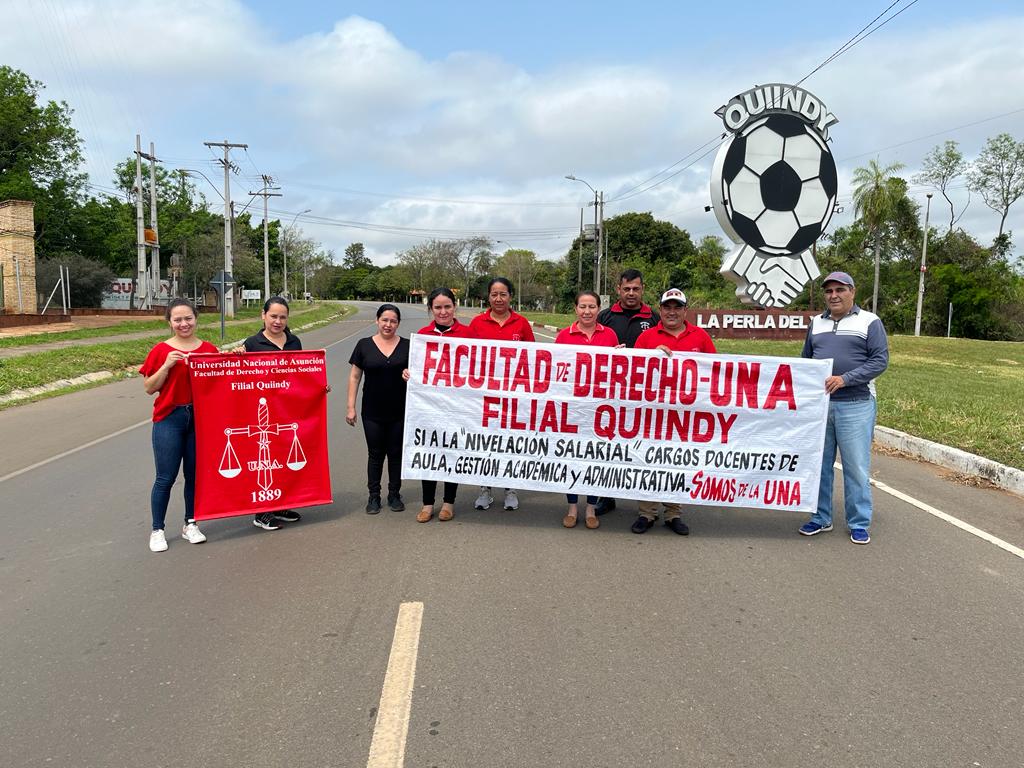 #LaUNAEnParo 📷𝗤𝘂𝗶𝗶𝗻𝗱𝘆, 𝗣𝗿𝗲𝘀𝗲𝗻𝘁𝗲!
La Filial de Quiindy, se maniesta exigiendo un presupuesto digno para la Universidad Nacional de Asunción

La Educación Superior no se negocia!

#DerechoUNAPresente
#SiAlPresupuestoParaLaUNA
#SomosDeLaUNA
