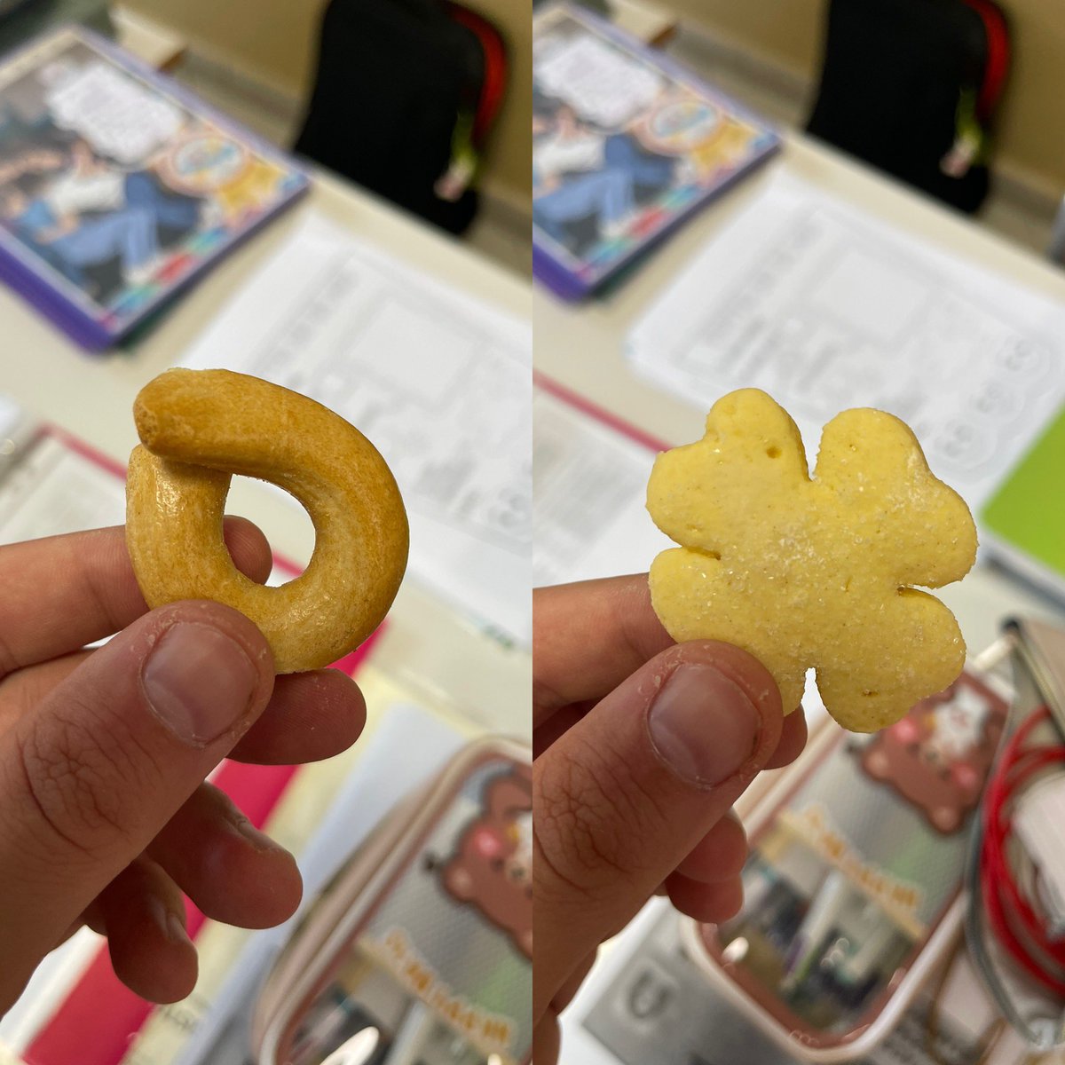 MrElectricBlue_'s tweet photo. Hanno già iniziato, in completa autonomia, a regalarmi cibo a ricreazione perché “maestro una banana per merenda è troppo poco per te”
🍌 😍 #ClassePrima 😂 https://t.co/Ny47V4O0nK