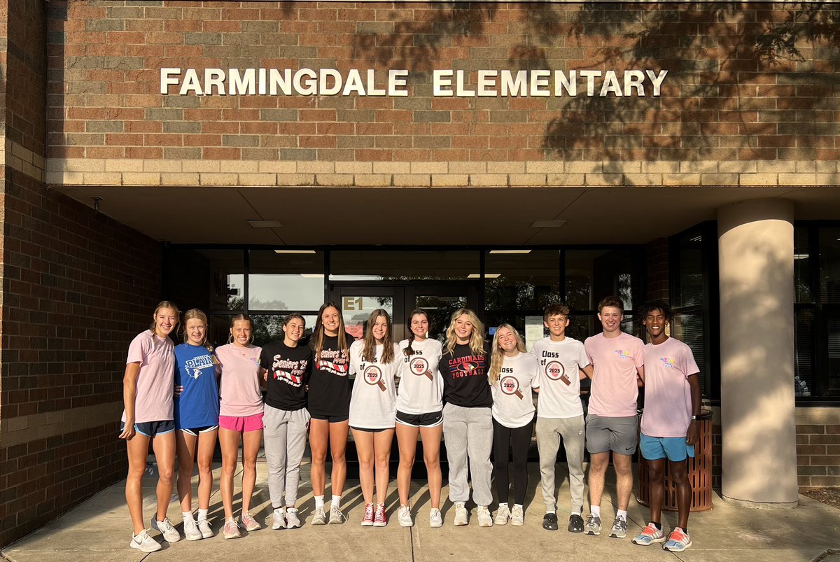 pphsstuco's tweet photo. Some of our members stopped by  Farmingdale Elementary School this morning to greet some amazing young Cardinals! ❤️💙 #communitymatters #makingadifference #cardinalnation https://t.co/9XEZPo5WfT