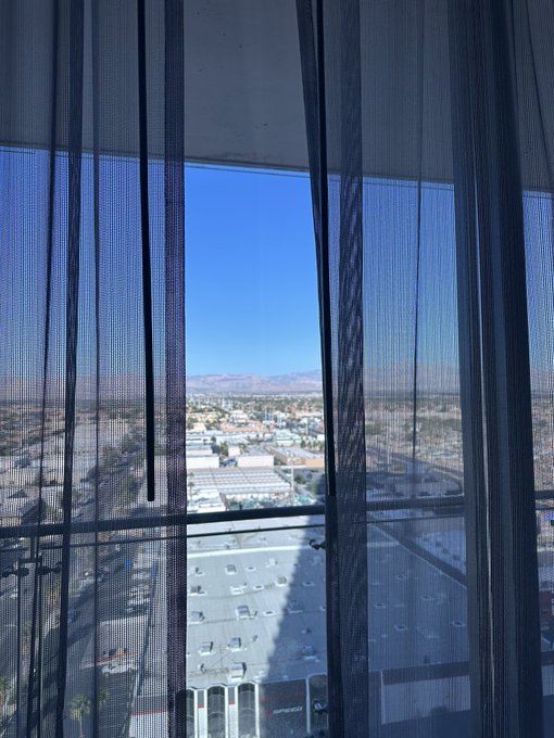 Good morning Las Vegas can&rsquo;t wait for todays shoot with Brazzers 🥰 https://t.co/a57wY2h98y