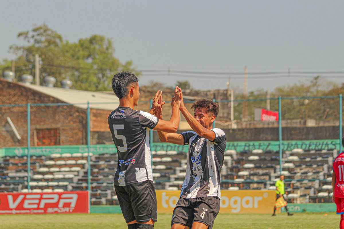 pilcomayo_fbc's tweet photo. FECHA 18

SUB 18
Imágenes del encuentro ante Atlético Juventud. El encuentro culminó con el marcador 6-0.

PILCOMAYO 6-0 ATL. JUVENTUD

Goles
Fredy Fernández 
Sebastián Rives x2
Alex Dure x3

¡VAMOS PILCO!
¡SOMOS PILCO!

#somospilco #pilcomayo #clubpilcomayo #formativa #sub18 https://t.co/eTGCM0aFSU