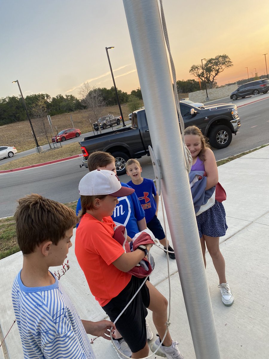 raynie_mclaurin's tweet photo. Student leadership roles kicked off this week at CSE! Super proud to support “The Patriots” and “Breakfast Bunch”. Love watching students lead and support each other around our school!😊 #studentleaders #LIM #CSESpower @springs_cypress https://t.co/lvzv1c7pDq