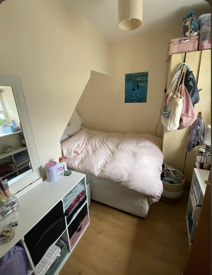 double room going on Letrim Street Cork City (across from Sin É) €500 per month let me know if you’re interested :) #rentfairy