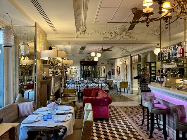 auxiliumagency's tweet photo. We had dinner at Café de Oriente in Madrid. The ambiance, interior, and terrace with palace views made it extra nice. Read the review in our travel magazine #Foodie #CafédeOriente #CafedeOriente #PalacioReal #FineDining #FrenchCuisine #SpanishTraditionals #TerraceViews https://t.co/xfq9RdC7mj