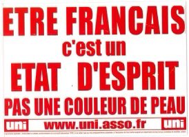 Les militants LFI s’amusent à compter « les noirs » sous nos photos pour les afficher. L’obsession raciale de l’extrême-gauche se montre à nouveau… à vomir.. 
Plus que jamais, Être Français est un état d’esprit, pas une couleur de peau 🇫🇷