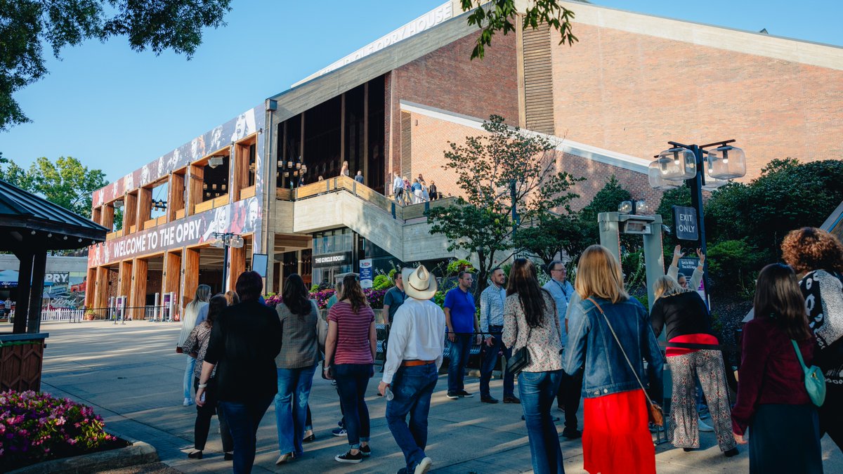 CroweUSA's tweet image. Engaging conversations and new collaborations! #HCSummit attendees hit it off at the Grand Ole Opry and Ole Red networking events last night. #CroweHC