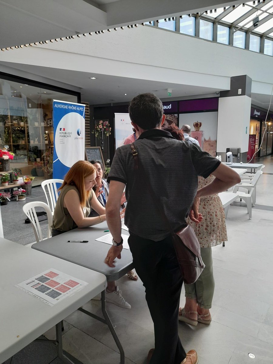 🚀Top départ 1ère édition Shop ton job  
au #Centrecommercial <a href="/CarrefourGroup/">Carrefour</a> #Francheville avec #poleemploi #tassin #oullins @poleemploi_ara <a href="/MMIE_LyonMetrop/">Maison Métropolitaine d'Insertion pour l'Emploi</a> 
On vous attend :
👉casques de réalité virtuelle
👉80 postes
👉pour "shoper" ton job 😊!
#tousmobilisés 
<a href="/J_Sanfilippo/">Joseph SANFILIPPO</a>