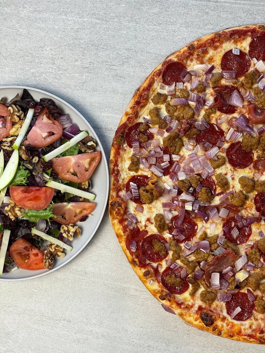 Pepperoni: the unsung hero of pizza. Let's give it the spotlight it deserves!

#NationalPepperoniPizzaDay