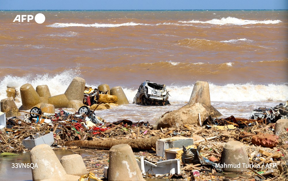 🎧 A Derna, les rescapés sont encore sous le choc, dix jours après les inondations qui ont fait des milliers de morts. Sur place, des centaines de Libyens ont manifesté leur colère lundi, dans un pays rongé par les divisions politiques. Témoignages ⤵️

u.afp.com/itCH