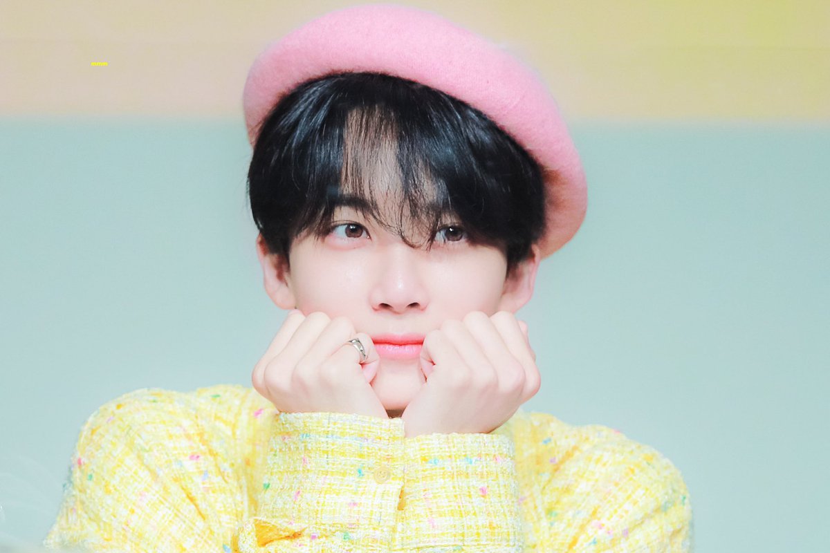 오랜만에 적는 퇴트글이네요! 요즘 이래저래 바쁜 하루로 소통을 많이 못했네요ㅠㅠ 그래도 충분히 하니했다요🙌🏻 이번 앨범도 기대되고! 내일은더더 찾아오도록 할게요🤍 모두들 하니하고! 하니두!! 쫀하루 보냇길 바랍니당🫶🏻💗
