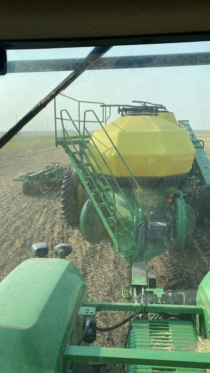 Dloe10's tweet photo. Lifting spuds, seeding fall rye, combining canola, and drying hemp. Harvest is busy and I love it🏃🏼🏃🏼 https://t.co/atV8eHp9nE