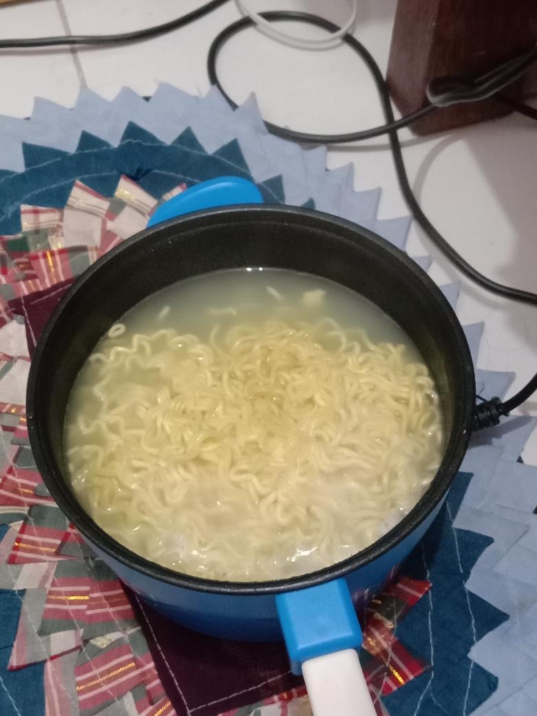 widyouthinx's tweet photo. malem2 masak mie adalah saya https://t.co/DEqoyn97gR