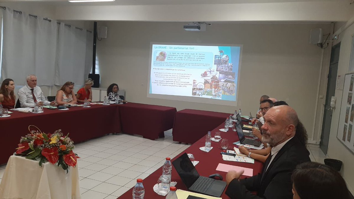 🎯Comment diffuser dans l’académie l’esprit d’innovation ? 
➡️Des actions menées
🔗en partenariat avec #NEFLE, <a href="/DraneLaReunion/">DRANE académie de La Réunion</a>, #EAFC
<a href="/dmichel974/">MICHEL David</a> <a href="/ChristinEliane2/">Christin Eliane</a> <a href="/TeyssendierL/">Teyssendier Laure</a> <a href="/AurelieHibon/">HIBON Aurélie</a> <a href="/philipperambau4/">philippe rambaud</a>