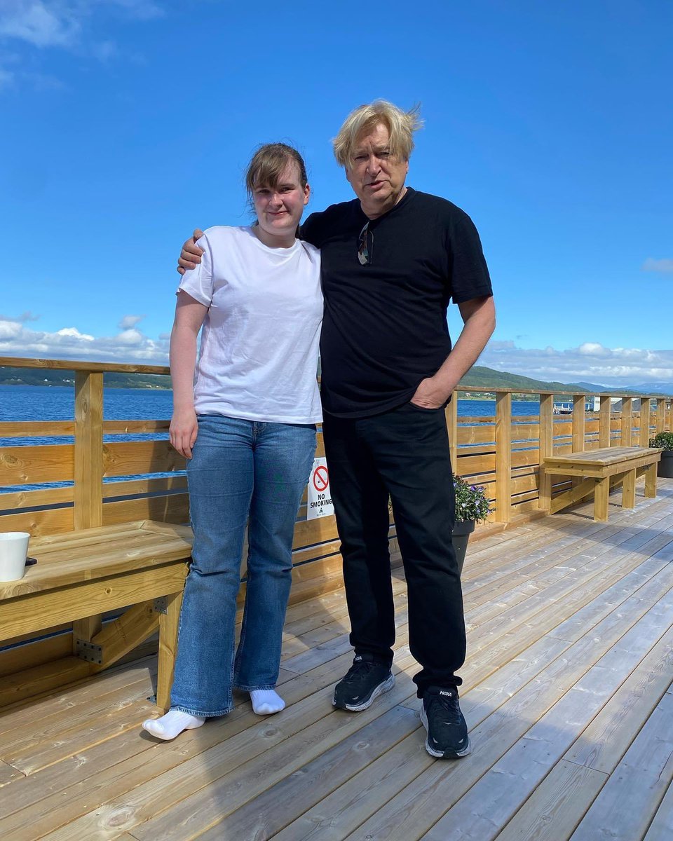 Festivalsommeren ble litt begrenset på grunn av sykdom, men rakk likevel å få med meg mye fint! Mange fine konsertopplevelser både på og av scena, og masse fine folk! 

Jobber med nytt materiale og spennende ting denne høsten!☺️