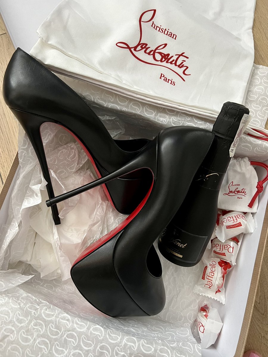 miss__donatella's tweet photo. My New high heels 🤩🤩🤩do you want to see new content in these shoes? 🤔 https://t.co/upJpAq0rRz