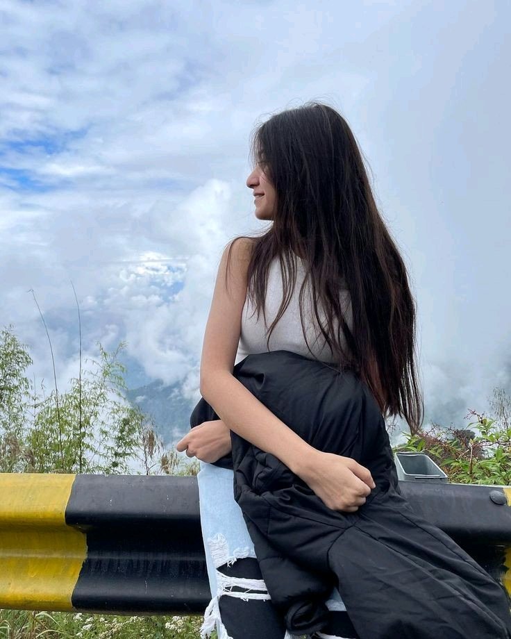 बस इतनी सी उम्र चाहिए
ना मरूं तुमसे पहले
ना जिऊँ तुम्हारे बाद....,,!!