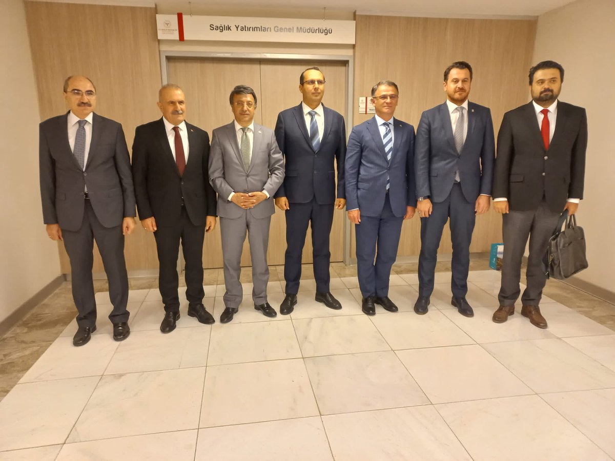 Sağlık Bakanlığı Sağlık Yatırımları Genel Müdürümüz Sn. Hüseyin İnceöz'ü ziyaret ettik. Bu vesileyle, Van'ımızın sağlık hizmetleri alanında gereksinim ve beklentileri üzerine istişarede bulunduk.

Nazik misafirperverlikleri için kendisine teşekkür ediyoruz.