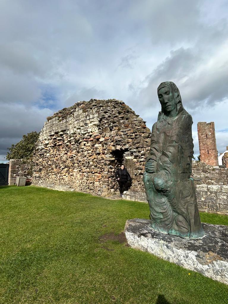Victoria3Bandy's tweet photo. Lindisfarne ⛪️🐶🌊🥰🙏🏻 https://t.co/qDjCcb2Qw2
