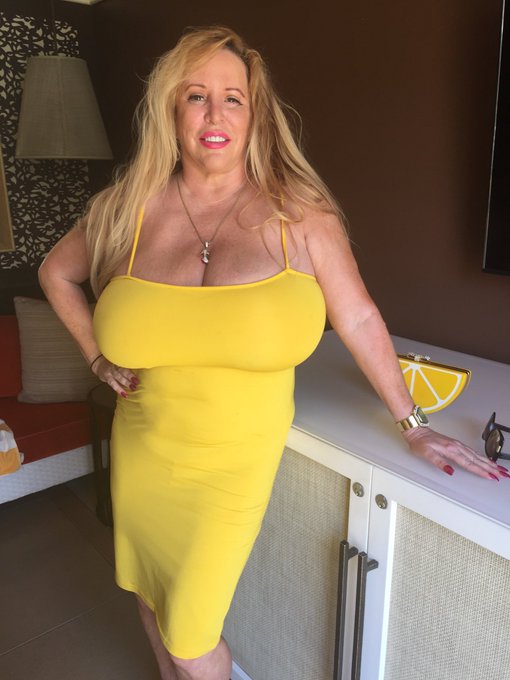 I have a bunch of errands to run today. It&rsquo;s going to be a fabulous nice day in Las Vegas. Don&rsquo;t forget<a href="/tag/happyhalloween"class="tags"><span>#happyhalloween</span></a>