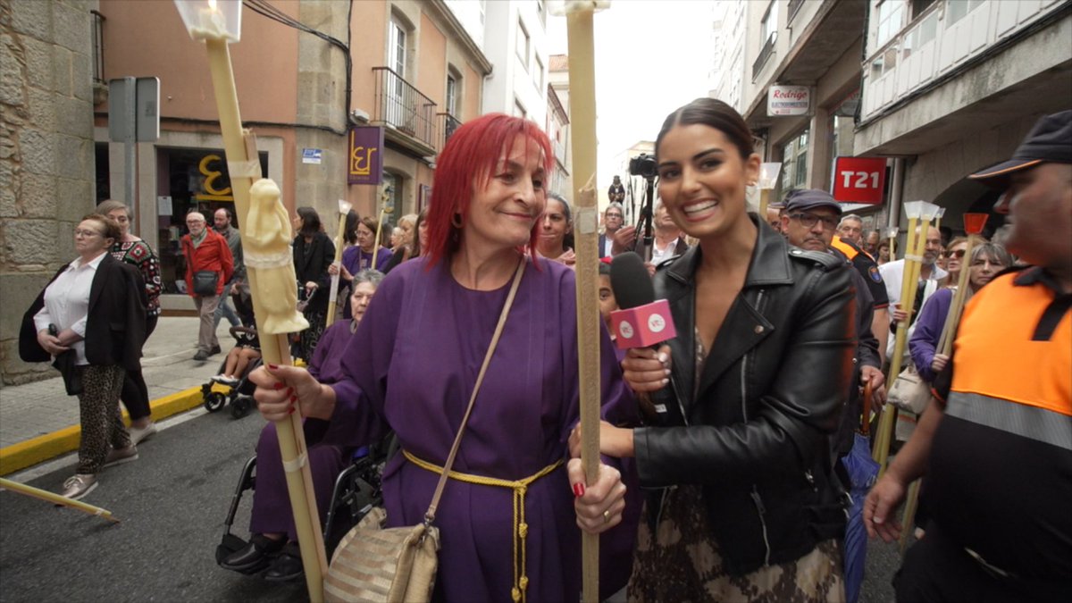 Moi boas tardes!😊Hoxe temos para vós o mellor plan para este día chuvioso☔️: A partir das 22:30h na Televisión de Galicia o Vaia Troula estará na impresionante procesión das Mortallas do Nazareno da Pobra do Caramiñal🙃.Tamén pasaremos por outras moitas festazas!