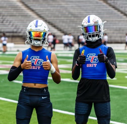 bamondragon6's tweet photo. Looking good boys! @josephrdz10 and Jonas! Ready to see y'all play Thursday! &amp; #thursdaynightlights photo credit: GISD https://t.co/DzY3R0vwjw