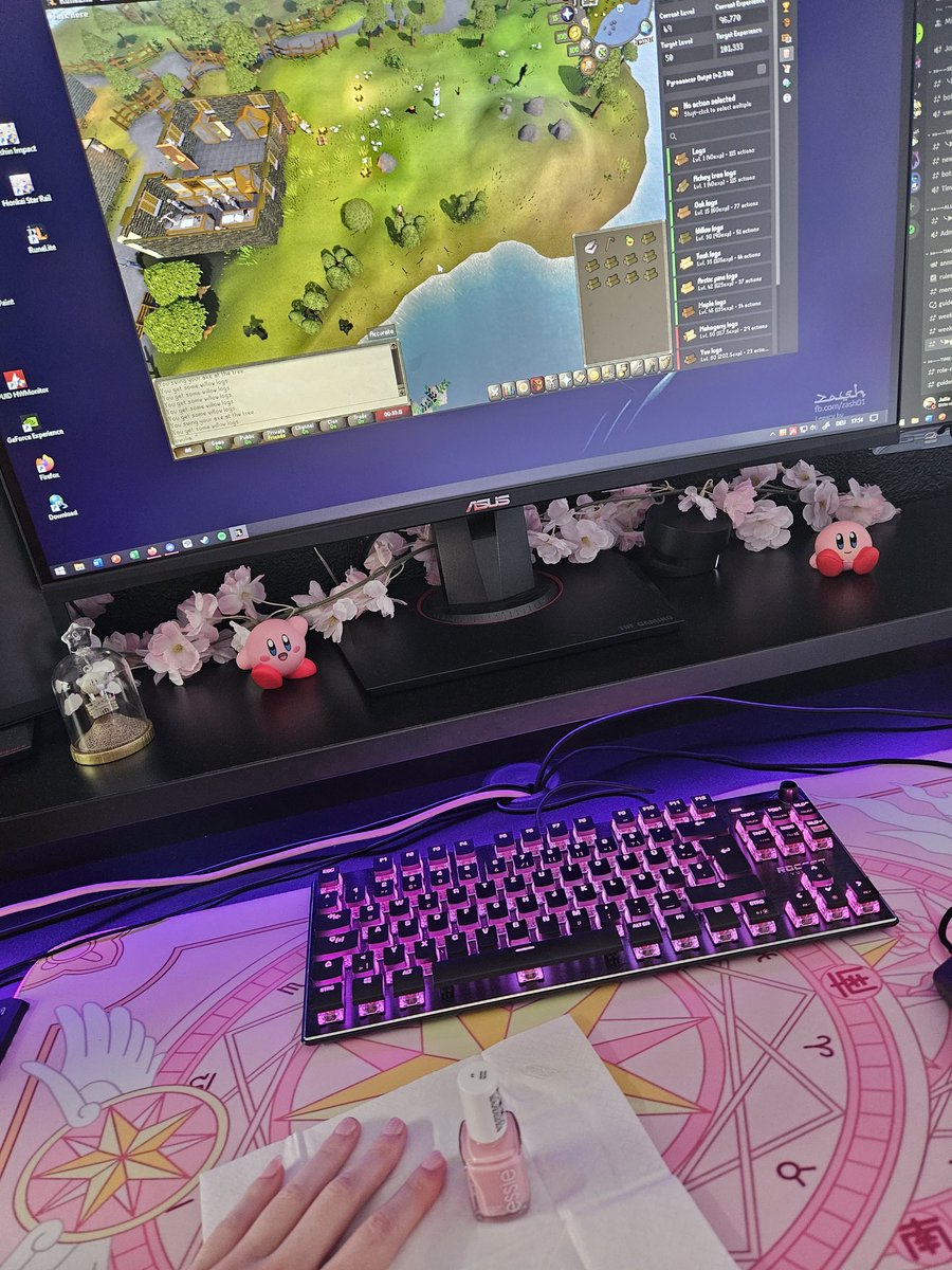 Girls evening 

Woodcutting and painting nails