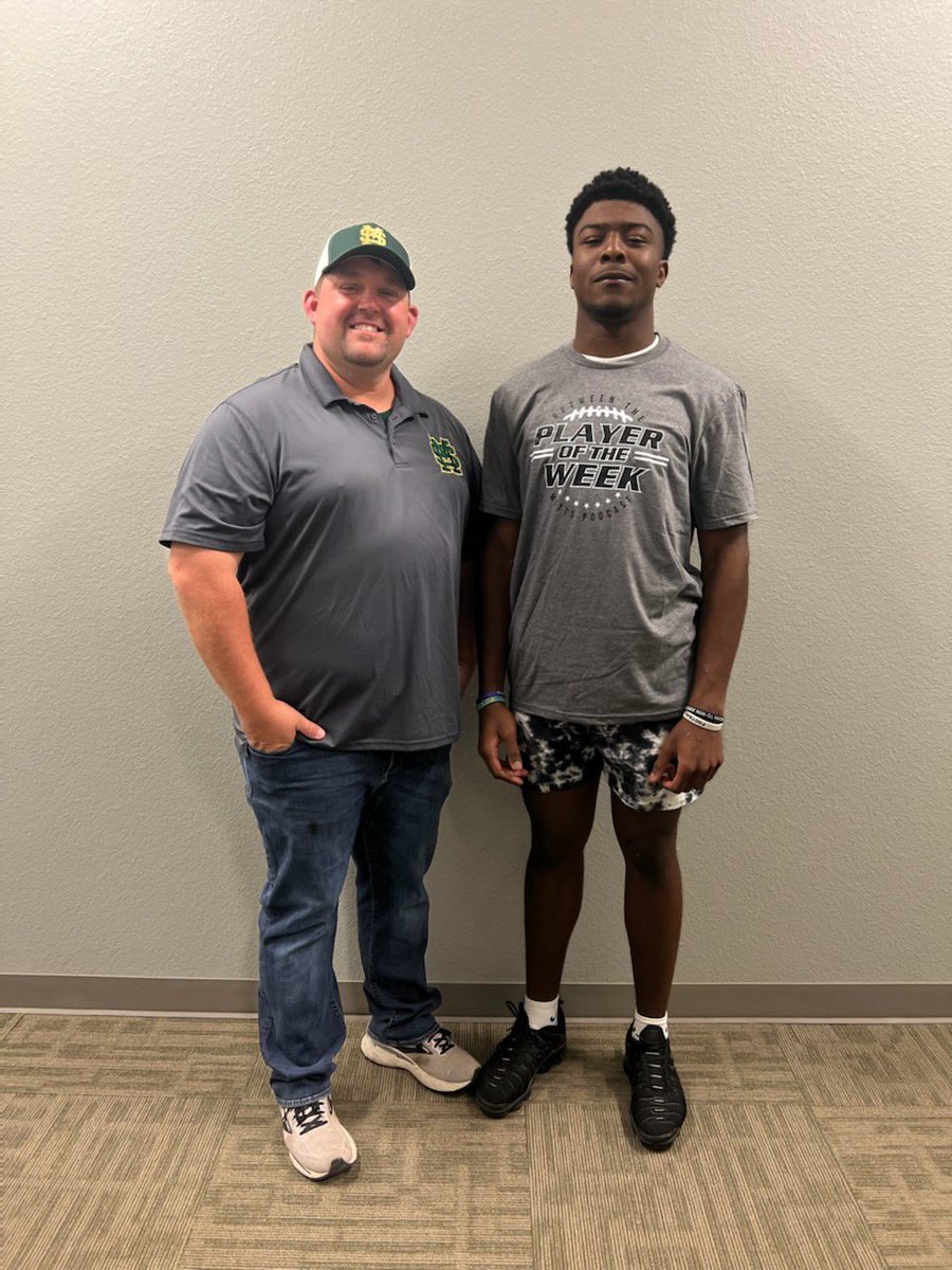 MattBetween's tweet photo. Congrats to @KatrevionT on being the Week 1 2A BTM Player of the Week! Thanks Coach @JasonHathcock1  for the pic!  Keep on rolling down there in MuleShoe!! https://t.co/TQGfvywHev