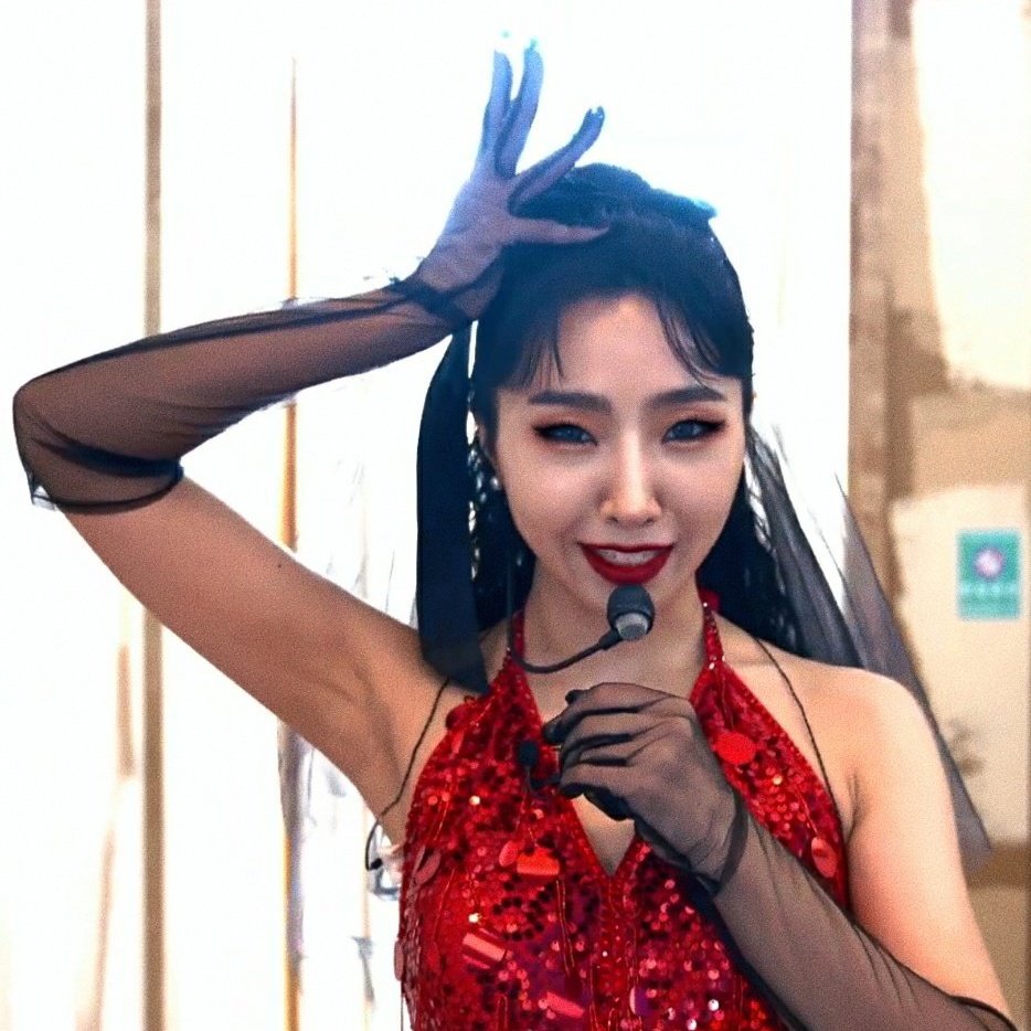 🖤 — Pos, de agora em diante sempre vou tentar trazer conteúdos como fatos, vídeos e fatos marcantes da carreira da #MINZY para podermos interagir mais e ao mesmo tempo demonstrar muito amor e admiração por essa artista incrível! Espero que estejam aqui comigo nessa nova fase 💜