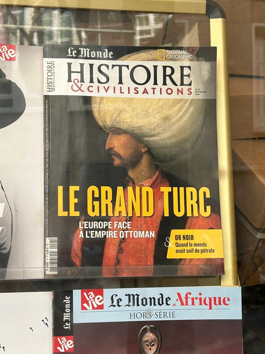 Paris kitapçılarında Türkiye’den izler:

Le Monde’un kapağa taşıdığı Mustafa Kemal Atatürk, 1923-2023 Türk yüzyılı ve Osmanlı İmparatorluğu.