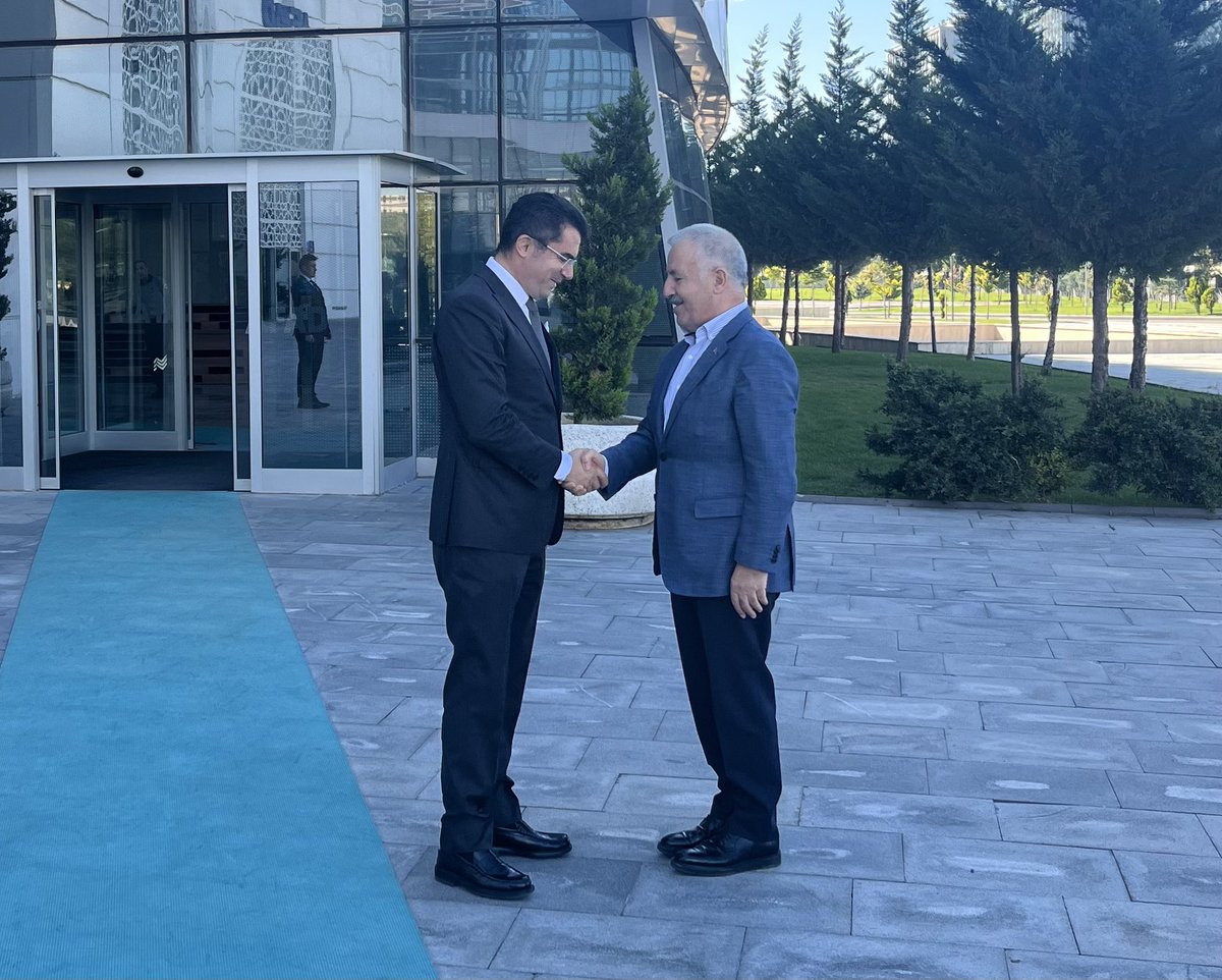 ahmetarslan36's tweet photo. AFAD Başkanı Sn. Okay Memiş’i ziyaret ederek yeni görevinin hayırlı olması temennisiyle başarılar diledim.

Valilikteki başarısını burada da devam ettireceğine inandığım Başkanımıza misafirperverliği ve nezaketi için teşekkür ediyorum. https://t.co/xSsbxXZYYt